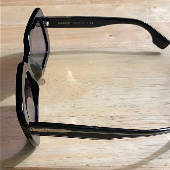 BURBERRY WOMEN SQUARE OVERSIZED SUNGLASSES NWT - Picture 2 of 6